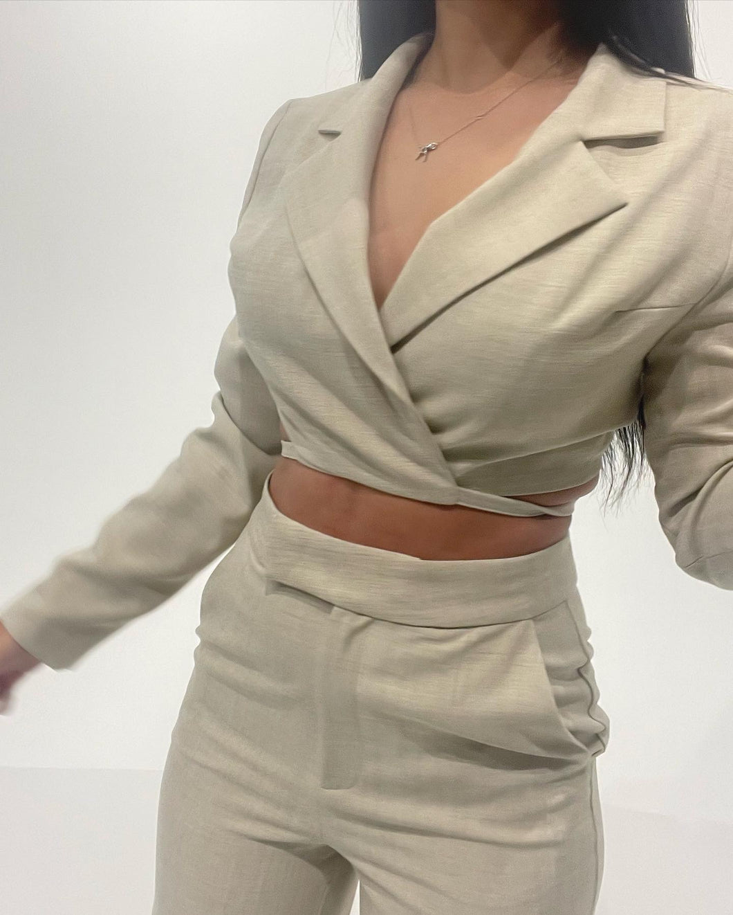 Chic Business - Cross Over Crop Blazer